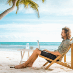 Nômade digital trabalhando com laptop em uma praia paradisíaca